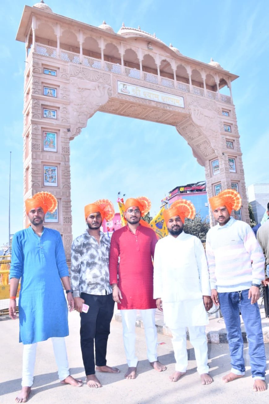 अयोध्या: खाटूश्याम बाबा के दर्शन के बाद श्रद्धालुओं का जत्था मेहंदीपुर बालाजी के लिए रवाना