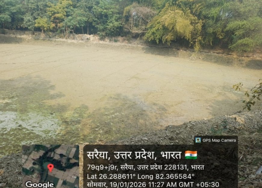 सुल्तानपुर: साहिनवा गांव में मनरेगा घोटाले की पोल खुली, तालाब में दिखाया जा रहा फर्जी काम