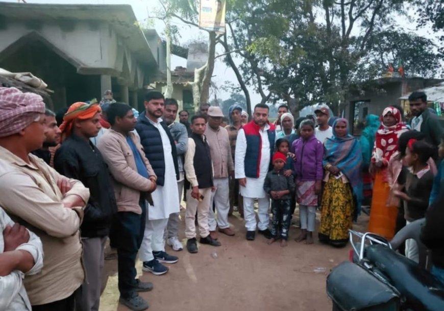 अयोध्या: सपा नेता चौधरी शहरयार ने मृतक रामसूरत रावत के परिजनों से मिलकर बंधाया ढांढस, दी आर्थिक सहायता