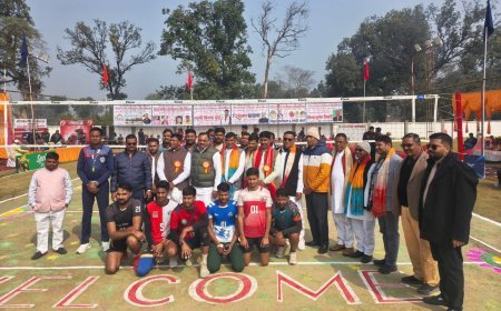 अयोध्या: राज्य स्तरीय वालीबाल प्रतियोगिता का हुआ शुभारंभ  पूर्व मंत्री आनंद सेन यादव एवं इसौली के पूर्व विधायक चंद्रभद्र सिंह सोनू ने फीता काटकर किया प्रतियोगिता का शुभारंभ