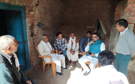 अयोध्या: सड़क हादसे में मृतक के परिवार से मिले पूर्व विधायक,पूर्व मंत्री रुश्दी मियां, पेश की मानवीय संवेदना की मिसाल