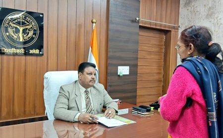 अमेठी :जिलाधिकारी ने जनसुनवाई में सुनीं जनता की समस्याएं, अधिकारियों को गुणवत्तापूर्ण निस्तारण के सख्त निर्देश