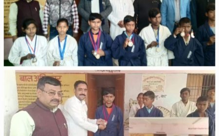 अयोध्या: मां कामाख्या नगर पंचायत के समाजसेवी बाबा आनंद गिरि ने मेधावी छात्र-छात्राओं को किया सम्मानित