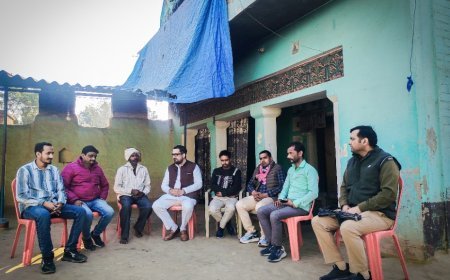 अयोध्या:  मानवता की मिसाल बने पूर्व मंत्री सैय्यद अब्बास अली जैदी (रूश्दी मियाँ) , शोक संतप्त परिवार को दी आर्थिक सहायता