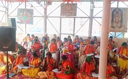 अयोध्या: आंध्र प्रदेश से आई महिला श्रद्धालुओं ने किया रामलला का दर्शन पूजन, लिया आशीर्वाद