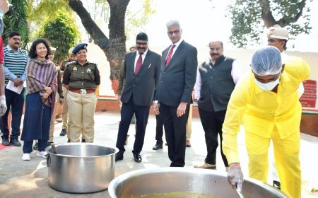 लखीमपुर खीरी: प्रशासनिक न्यायमूर्ति ने जिला कारागार का किया औचक निरीक्षण