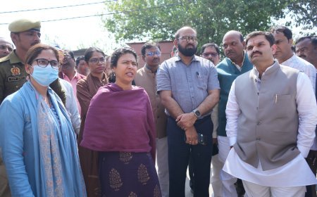 लखीमपुर खीरी: डीएम दुर्गा शक्ति नागपाल व विधायक अमन गिरी ने परखी शिव मंदिर कॉरिडोर की रफ्तार