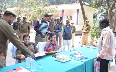 थाना समाधान दिवस : थाना खीरी में डीएम-एसपी ने सुनी समस्याएं, दिए निस्तारण के निर्देश