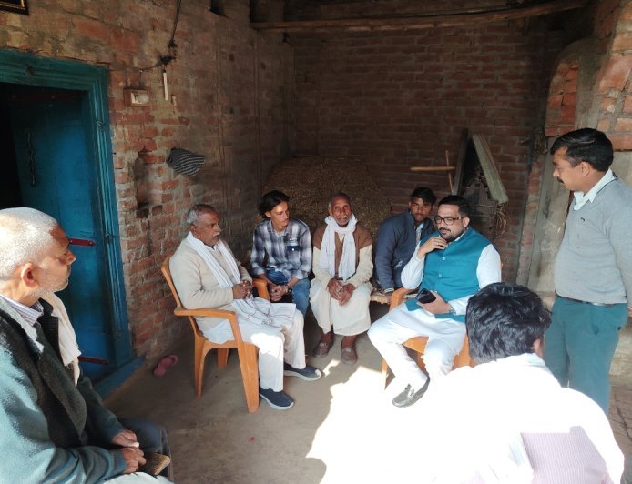 अयोध्या: सड़क हादसे में मृतक के परिवार से मिले पूर्व विधायक,पूर्व मंत्री रुश्दी मियां, पेश की मानवीय संवेदना की मिसाल