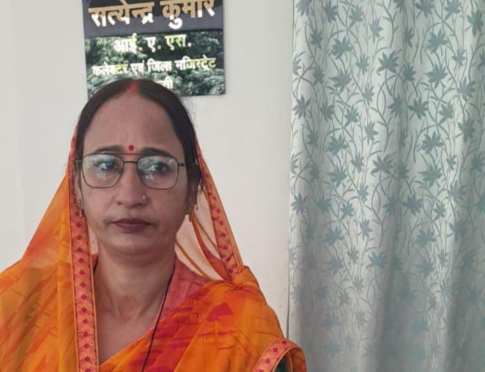 वाराणसी: ग्राम प्रधान ने जल निगम विभाग के खिलाफ जिलाधिकारी को दिया प्रार्थना पत्र