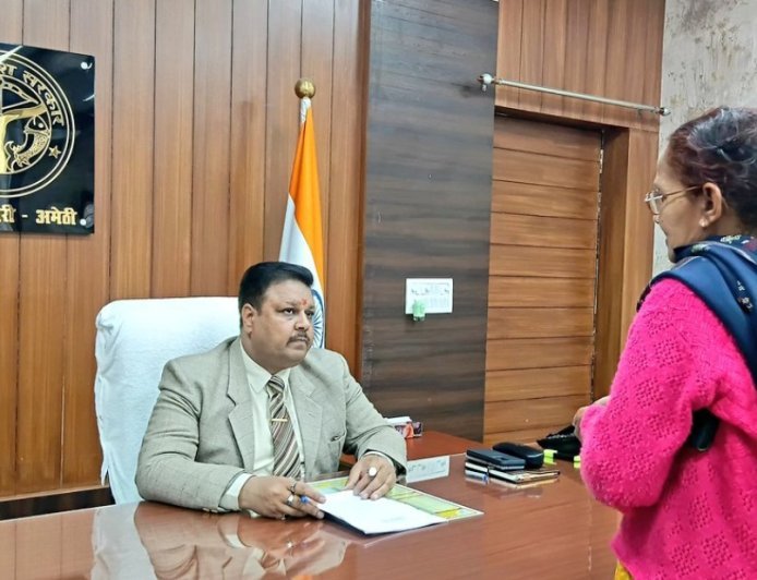 अमेठी :जिलाधिकारी ने जनसुनवाई में सुनीं जनता की समस्याएं, अधिकारियों को गुणवत्तापूर्ण निस्तारण के सख्त निर्देश