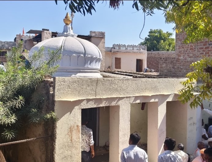 मोदरान में भक्ति का सैलाब: 200 साल पुराने श्री ठाकुरजी मंदिर का जीर्णोद्धार, वैदिक मंत्रोच्चार के बीच नवीन मंदिर में प्रतिमा प्रतिष्ठित