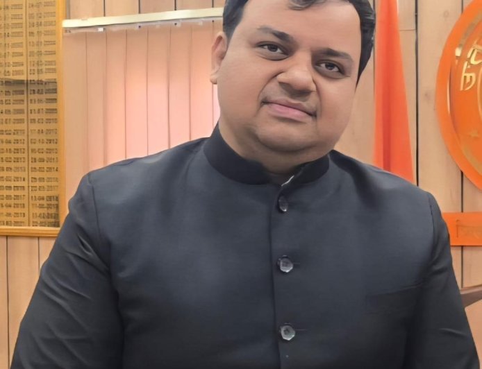 अम्बेडकर नगर: डीएम की बड़ी कार्रवाई, वित्तीय अनियमितता में दो ग्राम प्रधानों की शक्तियां सीज, जिले में मचा हड़कंप