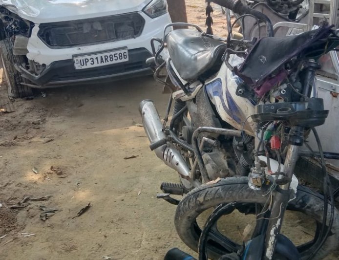 लखीमपुर खीरी: पलिया हाईवे पर कार-बाइक टक्कर में 3 वर्षीय बच्ची की मौत