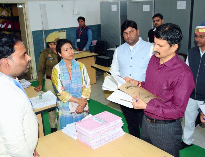 लखीमपुर खीरी : मंडलायुक्त ने कलेक्ट्रेट का निरीक्षण कर व्यवस्थाओं की परखी हकीकत, दिए निर्देश