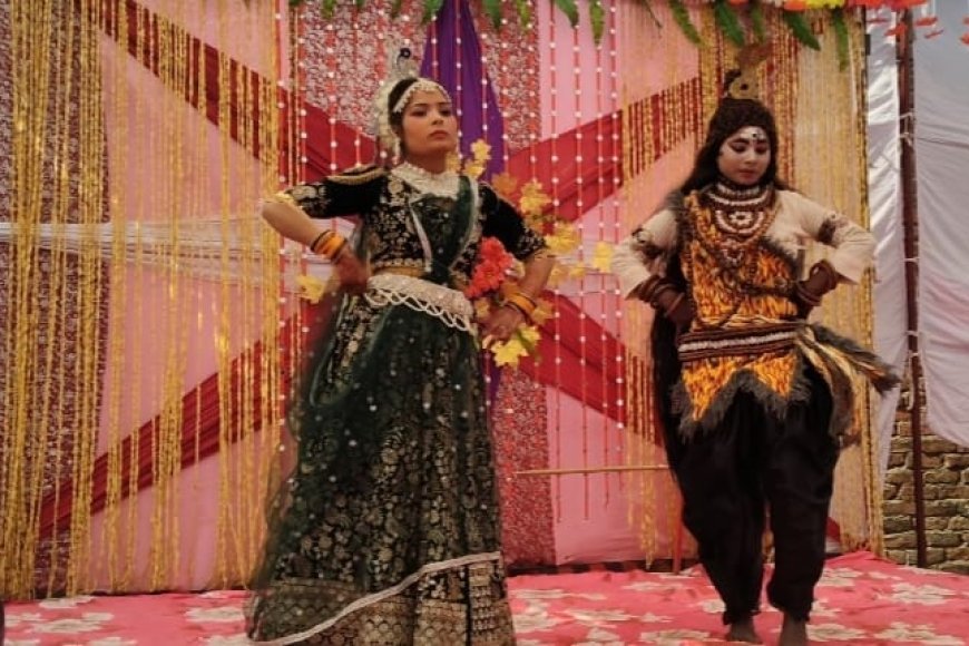 पीलीभीत: अमरिया क्षेत्र के स्कूलों में धूमधाम से आयोजित हुआ विदाई समारोह, सीनियर्स को दी गई भावभीनी विदाई