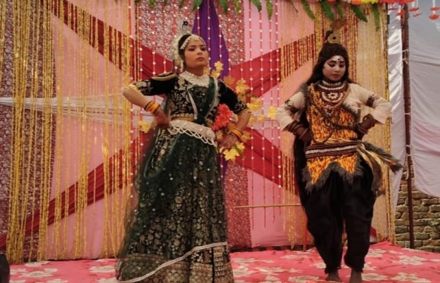 पीलीभीत: अमरिया क्षेत्र के स्कूलों में धूमधाम से आयोजित हुआ विदाई समारोह, सीनियर्स को दी गई भावभीनी विदाई