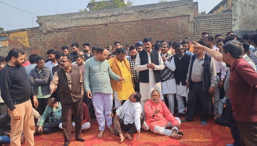 पीलीभीत: नगर पंचायत की जमीन पर दुकानों का प्लान, कलीनगर में छिड़ी जंग