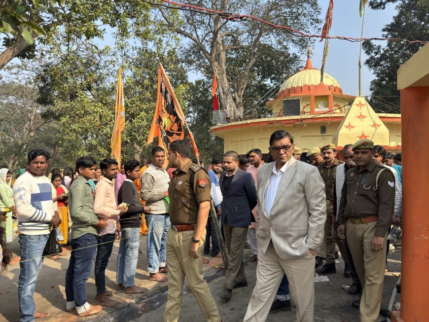 पीलीभीत: डीएम-एसपी ने बाबा इक्हत्तरनाथ मंदिर में सुरक्षा व सुविधाओं का लिया जायजा