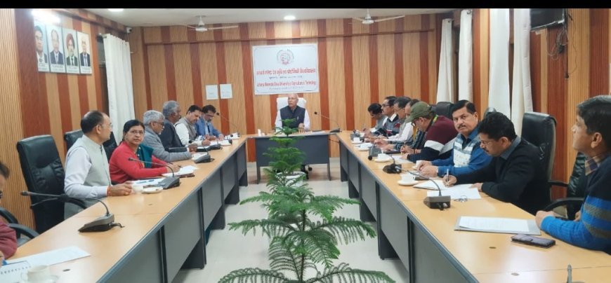 अयोध्या: सोशल मीडिया पर अफवाह फैलाने वालों के खिलाफ विश्वविद्यालय सख्त, कानूनी कार्रवाई का प्रस्ताव पारित