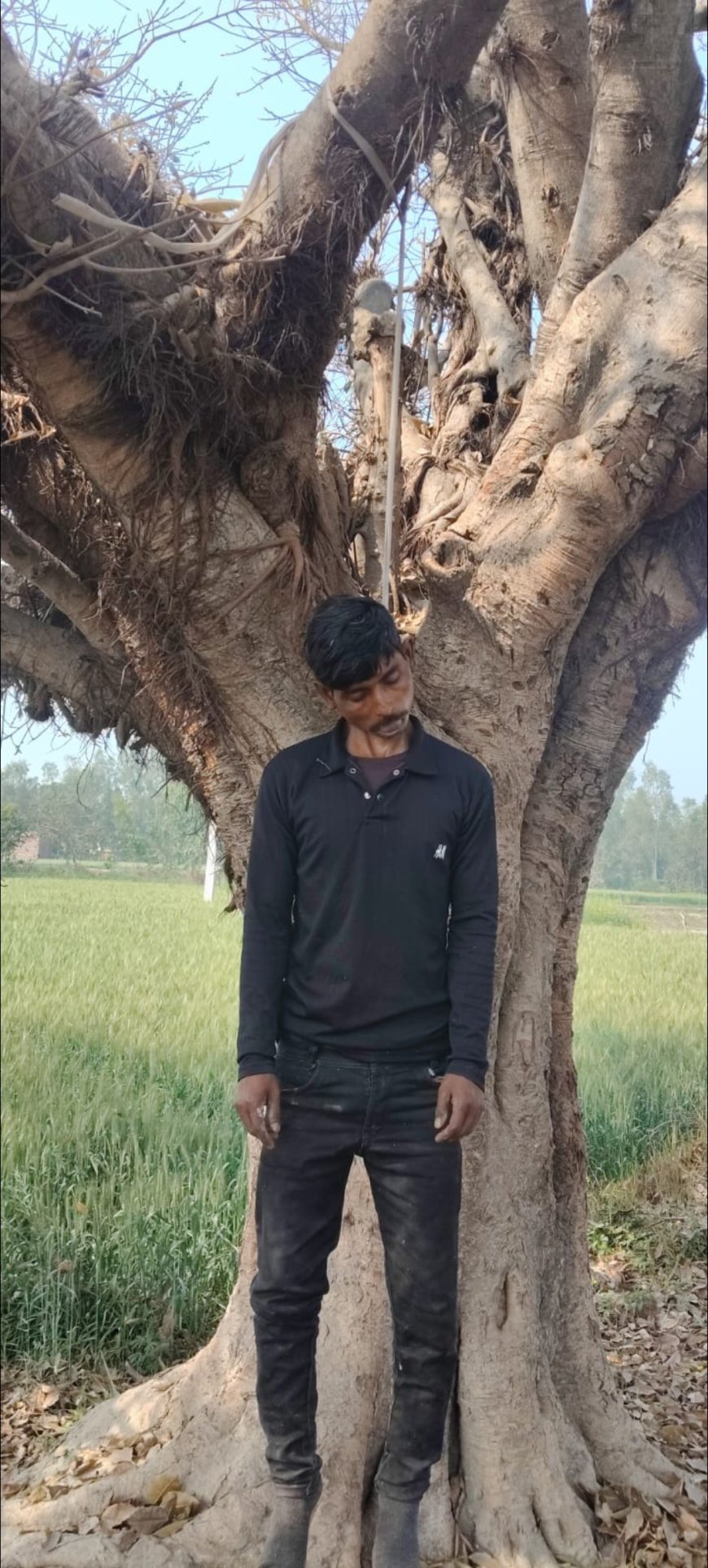 शाहजहांपुर : जिगनेरा में युवक ने पेड़ से लगाई फांसी, परिवार में कोहराम मच गया