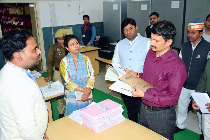 लखीमपुर खीरी : मंडलायुक्त ने कलेक्ट्रेट का निरीक्षण कर व्यवस्थाओं की परखी हकीकत, दिए निर्देश