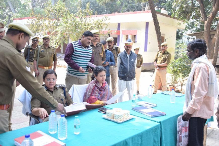 थाना समाधान दिवस : थाना खीरी में डीएम-एसपी ने सुनी समस्याएं, दिए निस्तारण के निर्देश