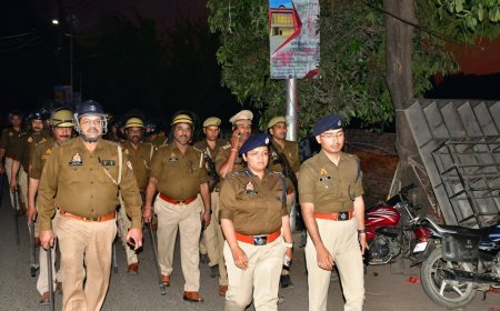 होली और रमजान से पहले पुलिस अलर्ट, जनपद में फ्लैग मार्च