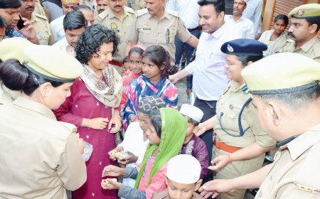 डीएम-एसपी ने दी मुबारकबाद, बांटी खुशियां