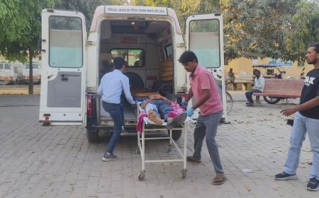 शाहजहांपुर: फर्रुखाबाद-बरेली NH पर अज्ञात वाहन की टक्कर से बरेली जनपद निवासी दो बाइक सवार गंभीर घायल, मेडिकल कॉलेज