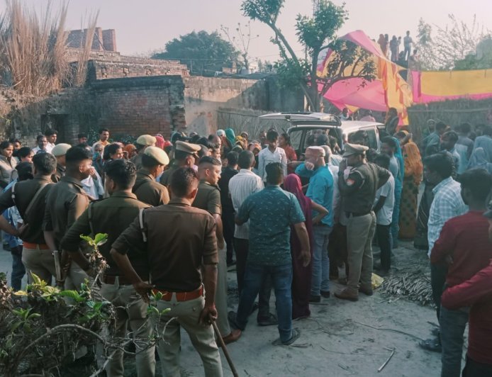 लखीमपुर खीरी : तीन दिन से लापता महिला का खेत में मिला अर्धनग्न शव, हत्या का आरोप