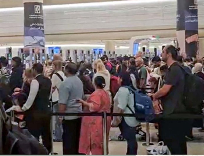 खाड़ी में युद्ध का असर: दुबई-अबूधाबी में दहशत, ईरान में फंसे भारतीयों से टूटा संपर्क