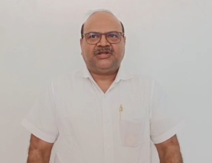 लखीमपुर खीरी: पेट्रोल -डीजल की आपूर्ति सामान्य, डीएम ने किया भ्रामक खबरों का खंडन