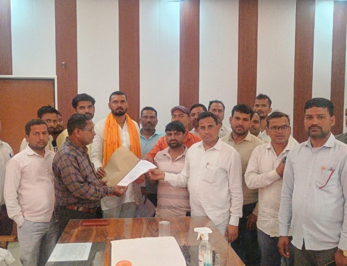 अयोध्या: मनरेगा कर्मचारियों का फूटा गुस्सा: मानदेय और ईपीएफ भुगतान न होने पर कार्य बहिष्कार की दी चेतावनी