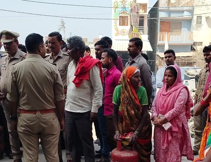 शाहजहांपुर : सर्वर डाउन होने के कारण दो दिनों से उपभोक्ताओं को नहीं मिल रही एलपीजी गैस