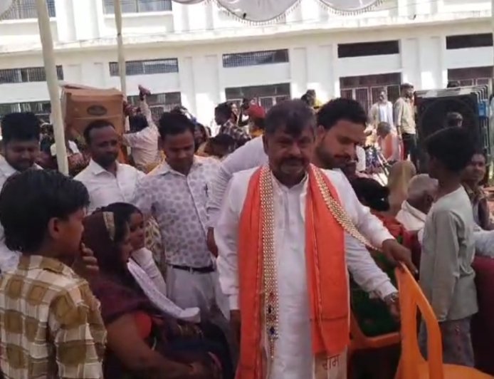 अयोध्या : 111 यूनिट रक्तदान के साथ सेवा दिवस के रूप में मनाया गया विधायक रामचंद्र यादव का जन्मदिन