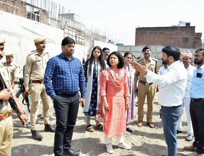 छोटी काशी गोला कॉरिडोर परियोजना का डीएम ने किया स्थलीय निरीक्षण, दिए दिशा-निर्देश