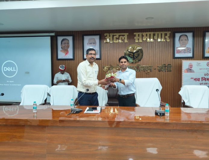 नव निर्माण के नौ वर्ष: मेले में युवाओं को मिली स्वरोजगार और उद्योग योजनाओं की जानकारी ।