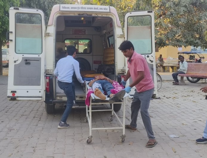 शाहजहांपुर: फर्रुखाबाद-बरेली NH पर अज्ञात वाहन की टक्कर से बरेली जनपद निवासी दो बाइक सवार गंभीर घायल, मेडिकल कॉलेज