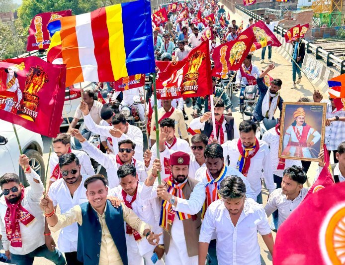 अम्बेडकर नगर: बाइक रैली में हज़ारों लोगों की जुटी भीड़, शांतिपूर्ण तरीके से निकली जिला मुख्यालय पर शोभायात्रा