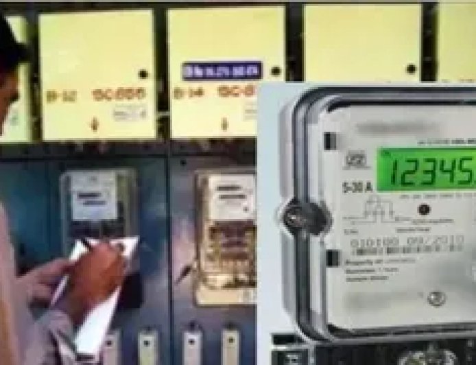 UP में प्रीपेड स्मार्ट मीटर बने परेशानी का कारण, निगेटिव बैलेंस से कट रही बिजली, उपभोक्ता परेशान
