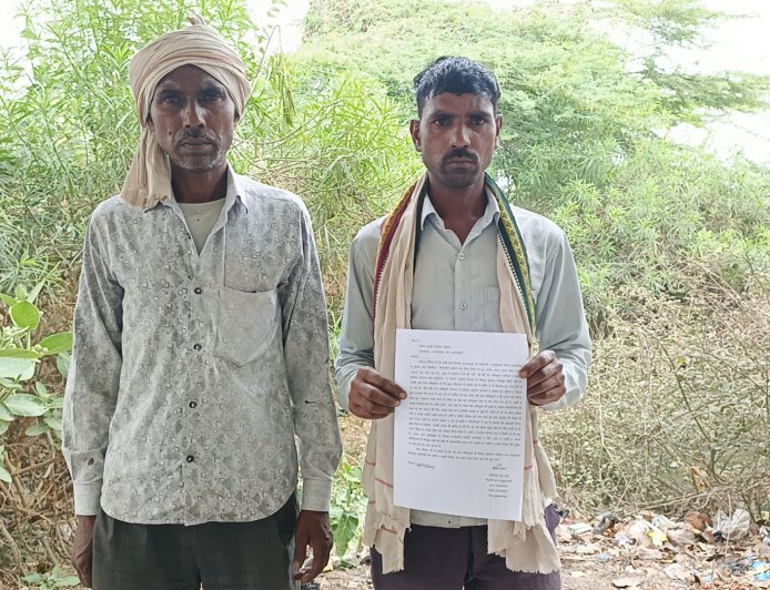 गांव बसुआ मई मे दबगों द्वारा किसान परिवार को धमकी धमकियां, जान माल की धमकी के चलते गेहूं की फसल की नहीं कर पा रहे कटाई