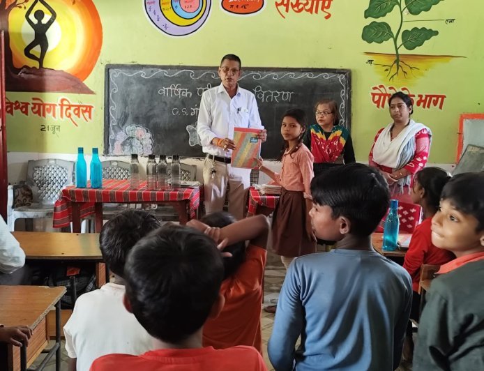 वार्षिकोत्सव में पुरस्कृत हुए मेधावी