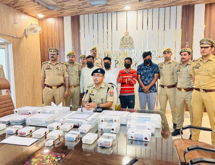 लखीमपुर खीरी: आधार, पैन कार्ड, सिम कार्ड और जीएसटी दस्तावेजों का भारी जखीरा बरामद