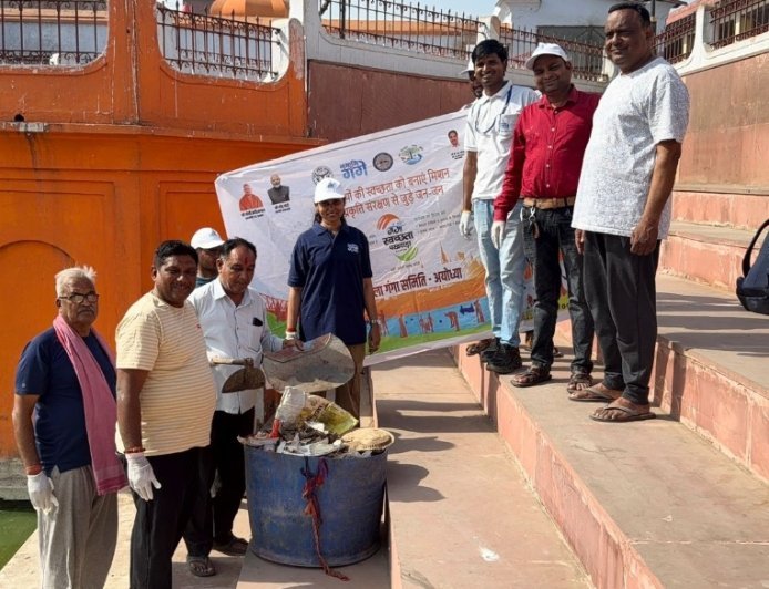 अयोध्या : देवकाली कुंड में चला स्वच्छता अभियान, नमामि गंगे के तहत स्वच्छता पखवाड़े का समापन
