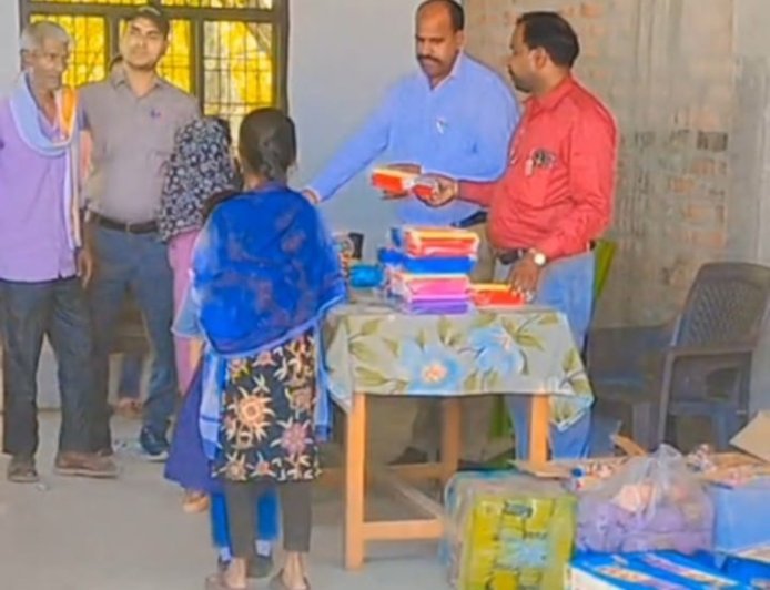 अयोध्या: एसकेडी बसौढी में परीक्षाफल वितरण समारोह:मेधावी छात्र-छात्राएं सम्मानित