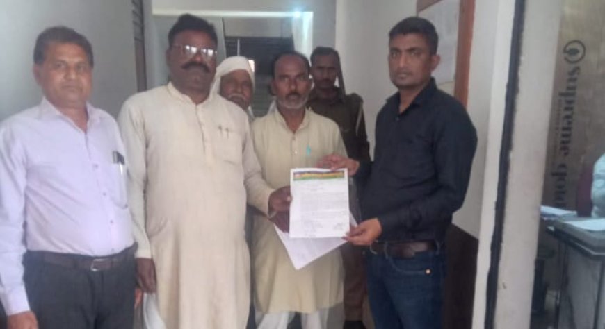 लखीमपुर खीरी :  किसान से मारपीट और अवैध वसूली का आरोप, आबकारी निरीक्षक के खिलाफ कार्रवाई की उठी मांग