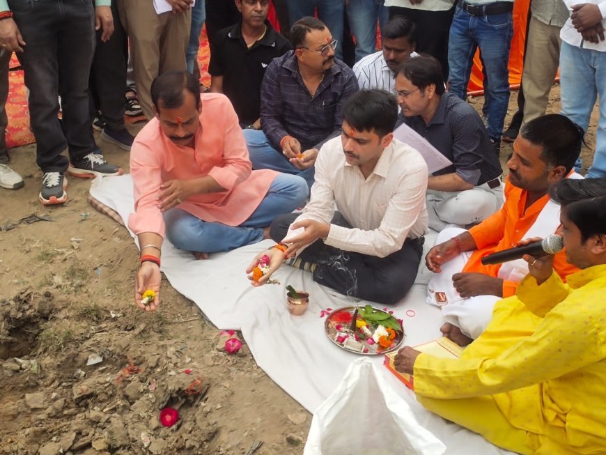 विधायक योगेश वर्मा व सीडीओ अभिषेक कुमार ने विधिवत पूजन कर की शुरुआत