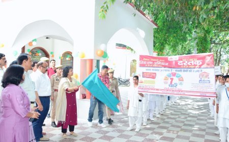 लखीमपुर खीरी में संचारी रोग नियंत्रण अभियान का शुभारंभ, डीएम ने दिखाई हरी झंडी