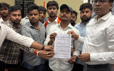 प्राइवेट स्कूलों में छात्र शोषण के खिलाफ ABVP ने DM को सौंपा ज्ञापन